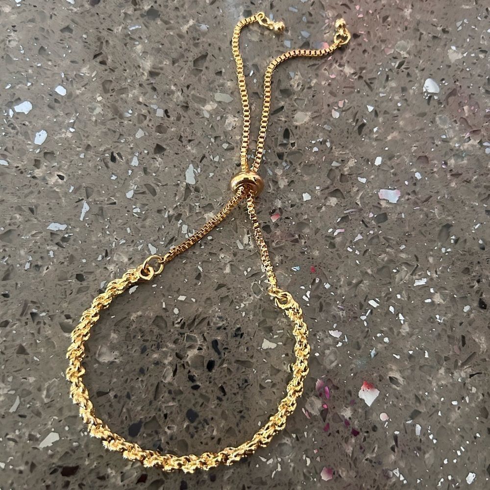 Gold chain bracelet